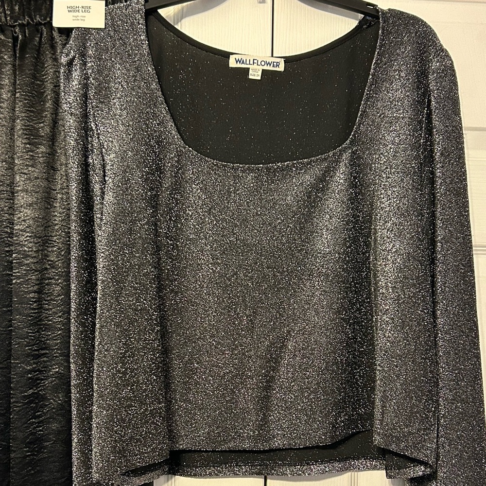 Set of 2 Metallic tops - Picture 3 of 8